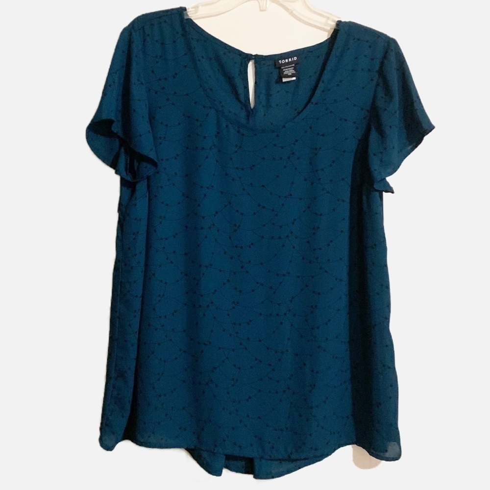 Torrid Chiffon Sheer Loose Flowing Ruffle Sleeves Dark Green Star Print. M/L